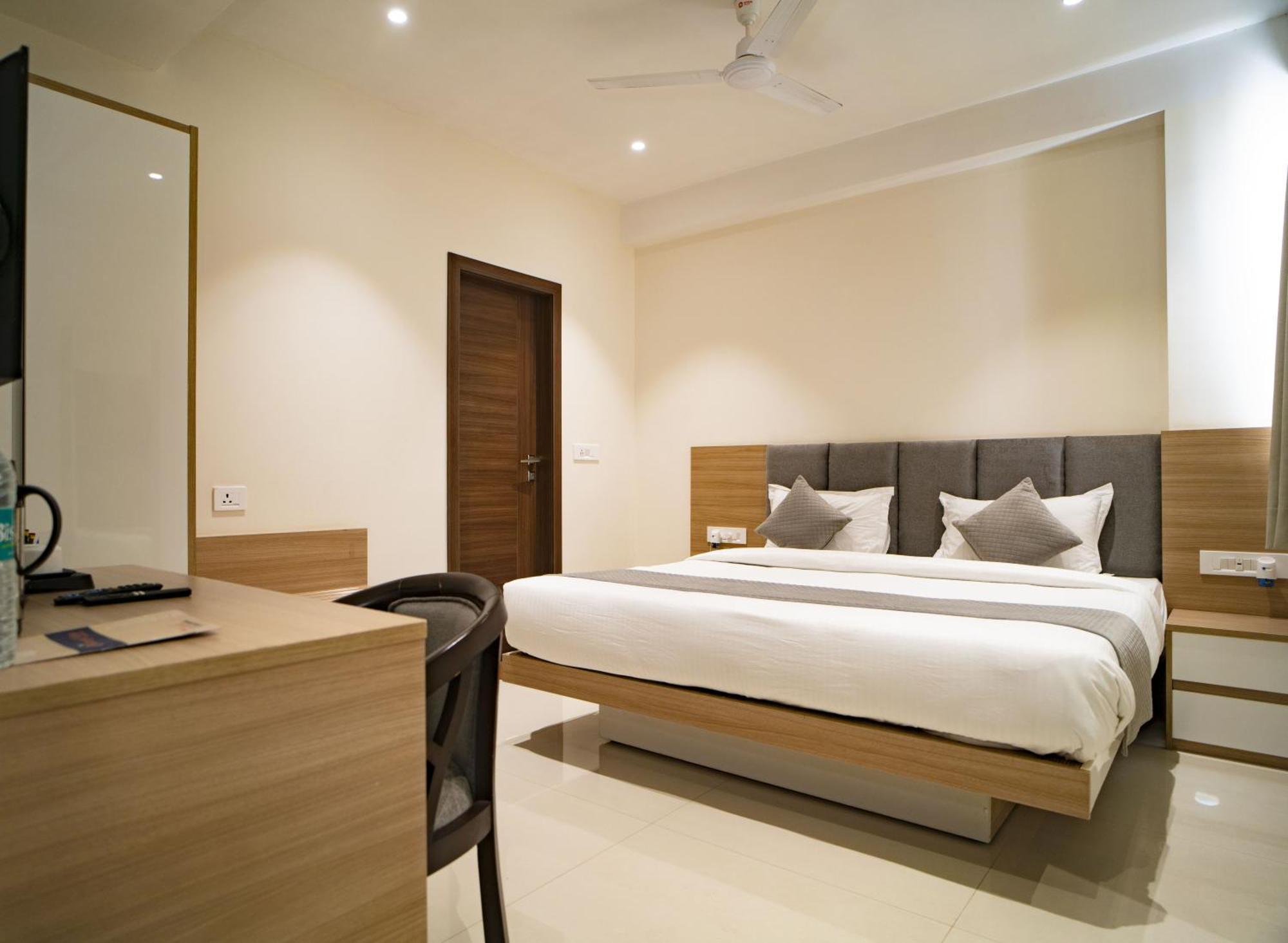 The Mangal View Residency - A Luxury Boutique Business Hotel ウダイプル エクステリア 写真