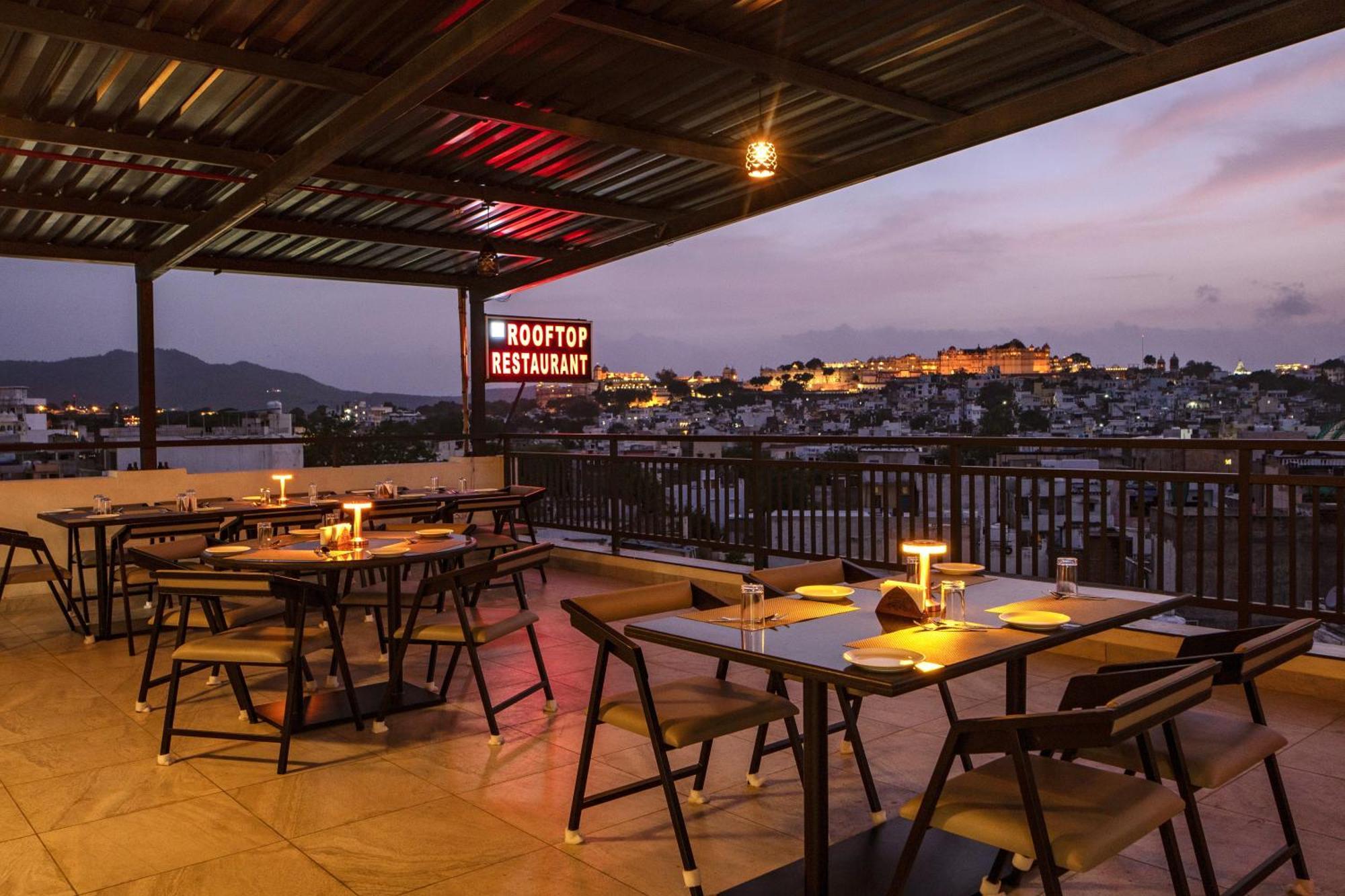 The Mangal View Residency - A Luxury Boutique Business Hotel ウダイプル エクステリア 写真